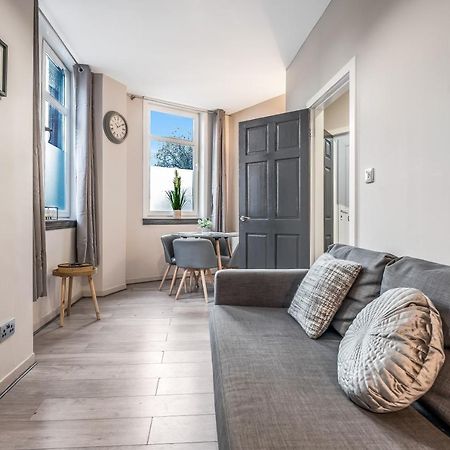אדינבורו Private Ground Floor Main Door Entrance - Spacious 2 Bedroom Property - The Shore, Leith מראה חיצוני תמונה