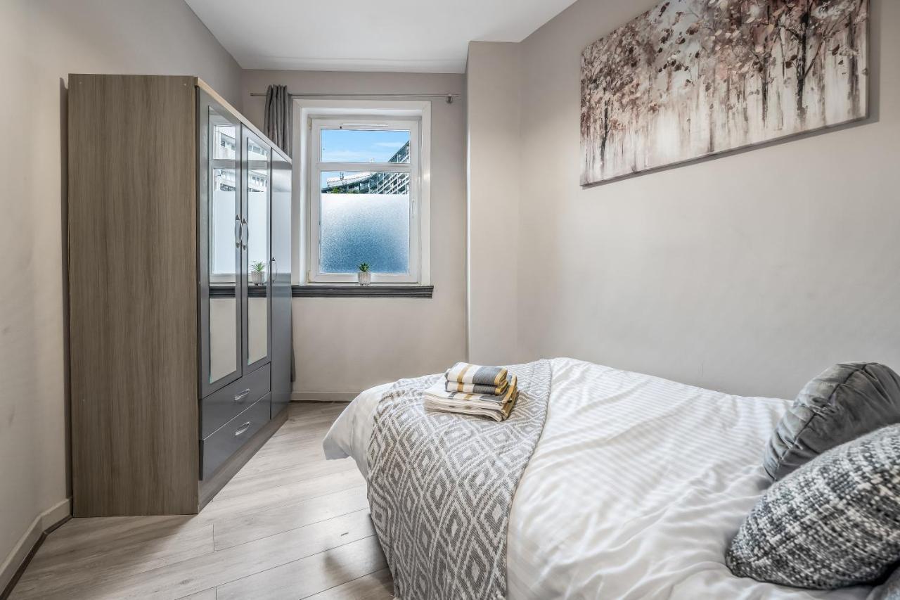 אדינבורו Private Ground Floor Main Door Entrance - Spacious 2 Bedroom Property - The Shore, Leith מראה חיצוני תמונה