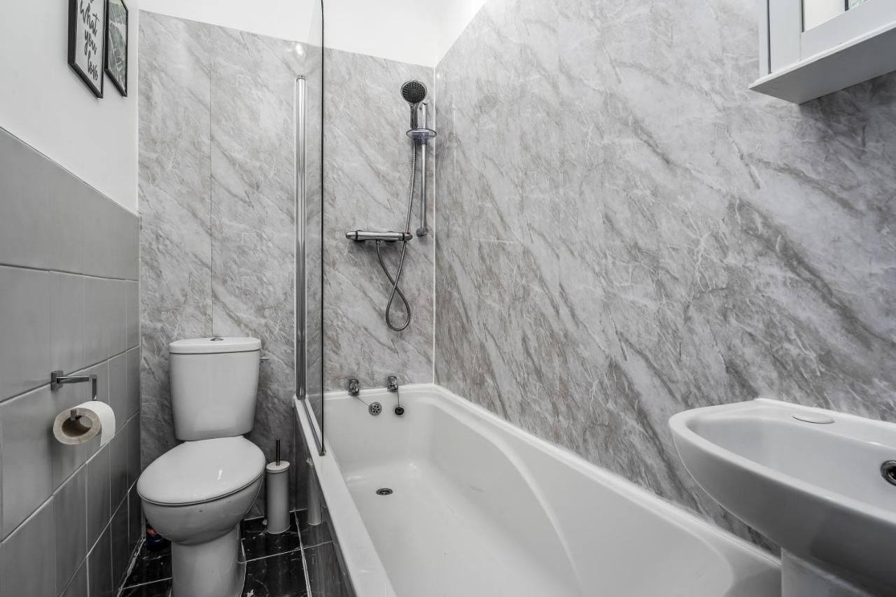 אדינבורו Private Ground Floor Main Door Entrance - Spacious 2 Bedroom Property - The Shore, Leith מראה חיצוני תמונה