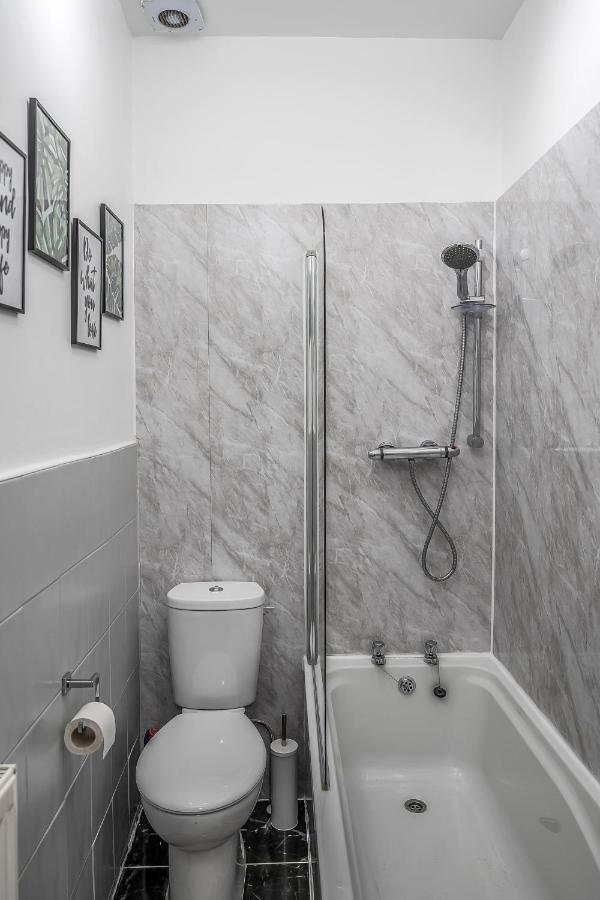 אדינבורו Private Ground Floor Main Door Entrance - Spacious 2 Bedroom Property - The Shore, Leith מראה חיצוני תמונה